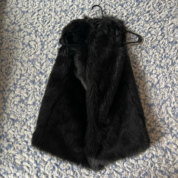 Black Faux Fur Vest - Picture 6 of 6
